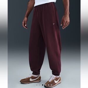 Nike Men's Burgundy Sweatpants